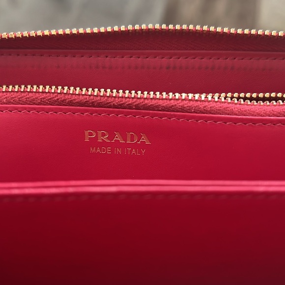 Prada Zip-Around Wallet in Pink Leather, EXCELLENT! - Picture 11 of 13